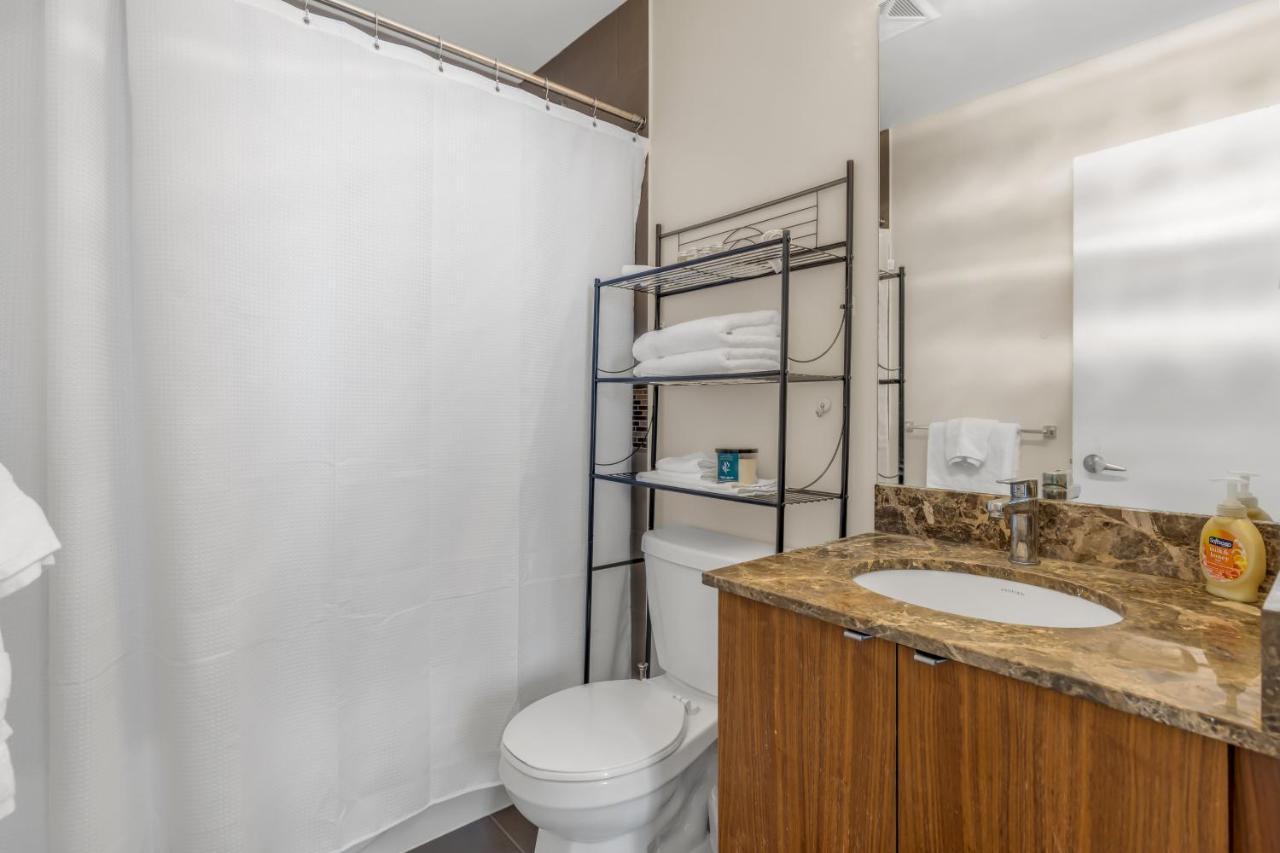 Ultra Luxurious 2.5 Bedroom 2 Full Bathroom 1 Parking Condo Near Sq1 Striking Views Mississauga Zewnętrze zdjęcie