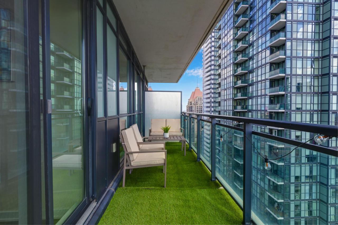 Ultra Luxurious 2.5 Bedroom 2 Full Bathroom 1 Parking Condo Near Sq1 Striking Views Mississauga Zewnętrze zdjęcie