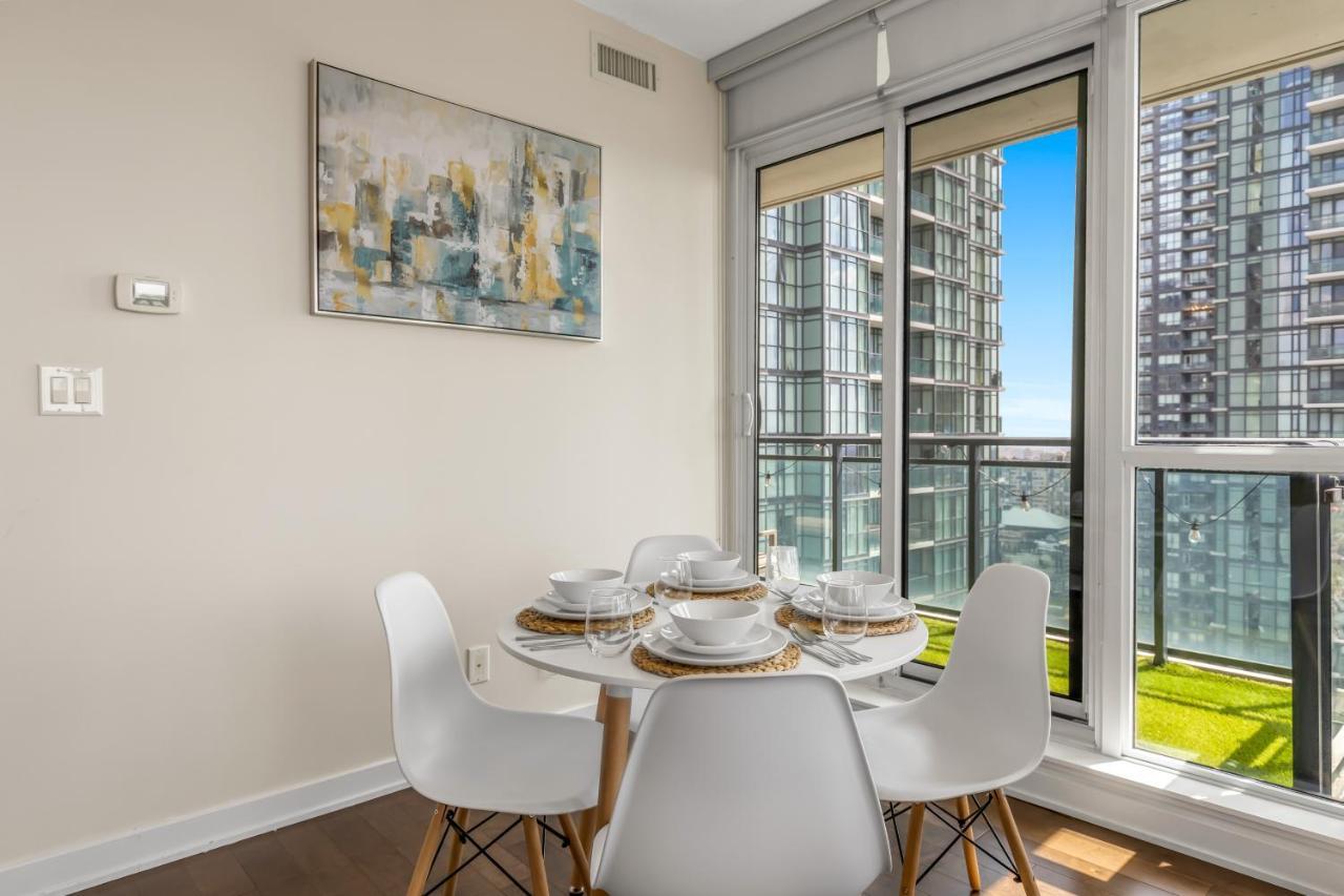 Ultra Luxurious 2.5 Bedroom 2 Full Bathroom 1 Parking Condo Near Sq1 Striking Views Mississauga Zewnętrze zdjęcie