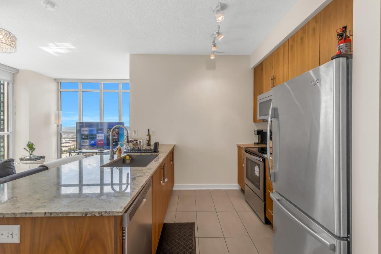 Ultra Luxurious 2.5 Bedroom 2 Full Bathroom 1 Parking Condo Near Sq1 Striking Views Mississauga Zewnętrze zdjęcie