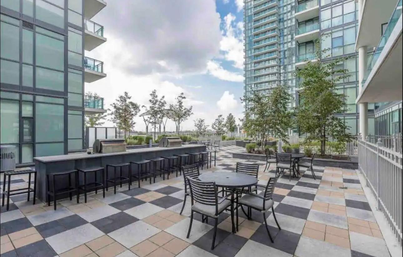 Ultra Luxurious 2.5 Bedroom 2 Full Bathroom 1 Parking Condo Near Sq1 Striking Views Mississauga Zewnętrze zdjęcie